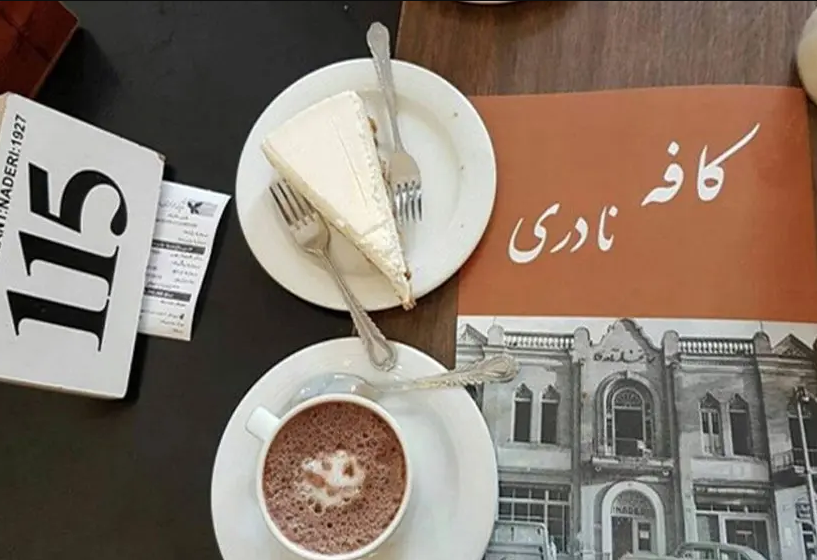 مردم تهران، ۱۰۰ سال است که برای نشستن در اینجا، صف ایستادهاند+ تصاویر 21 مردم تهران، 100 سال است که برای نشستن در اینجا، صف ایستادهاند