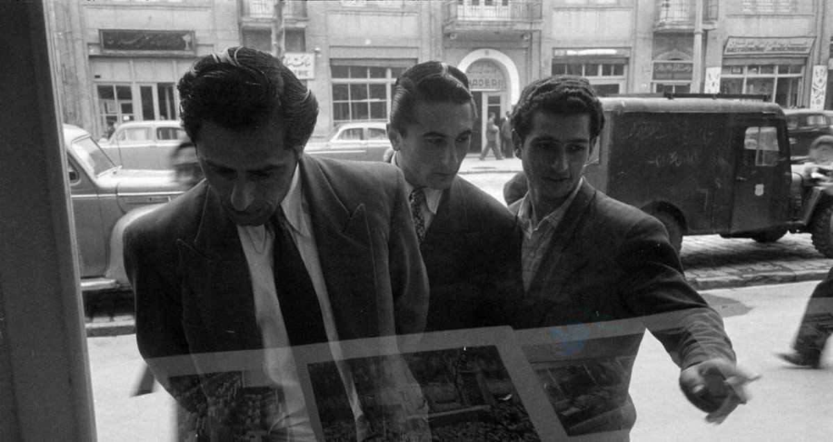 مردم تهران، ۱۰۰ سال است که برای نشستن در اینجا، صف ایستادهاند+ تصاویر 20 مردم تهران، 100 سال است که برای نشستن در اینجا، صف ایستادهاند