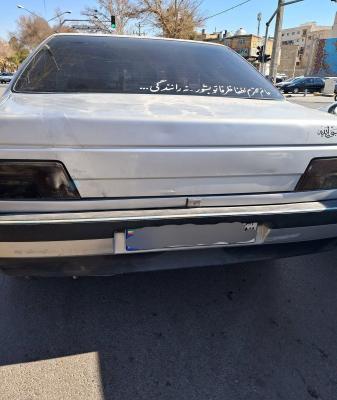 پشت نوشته عجیب یک ماشین که خیلی‌ها را عصبانی کرد+عکس