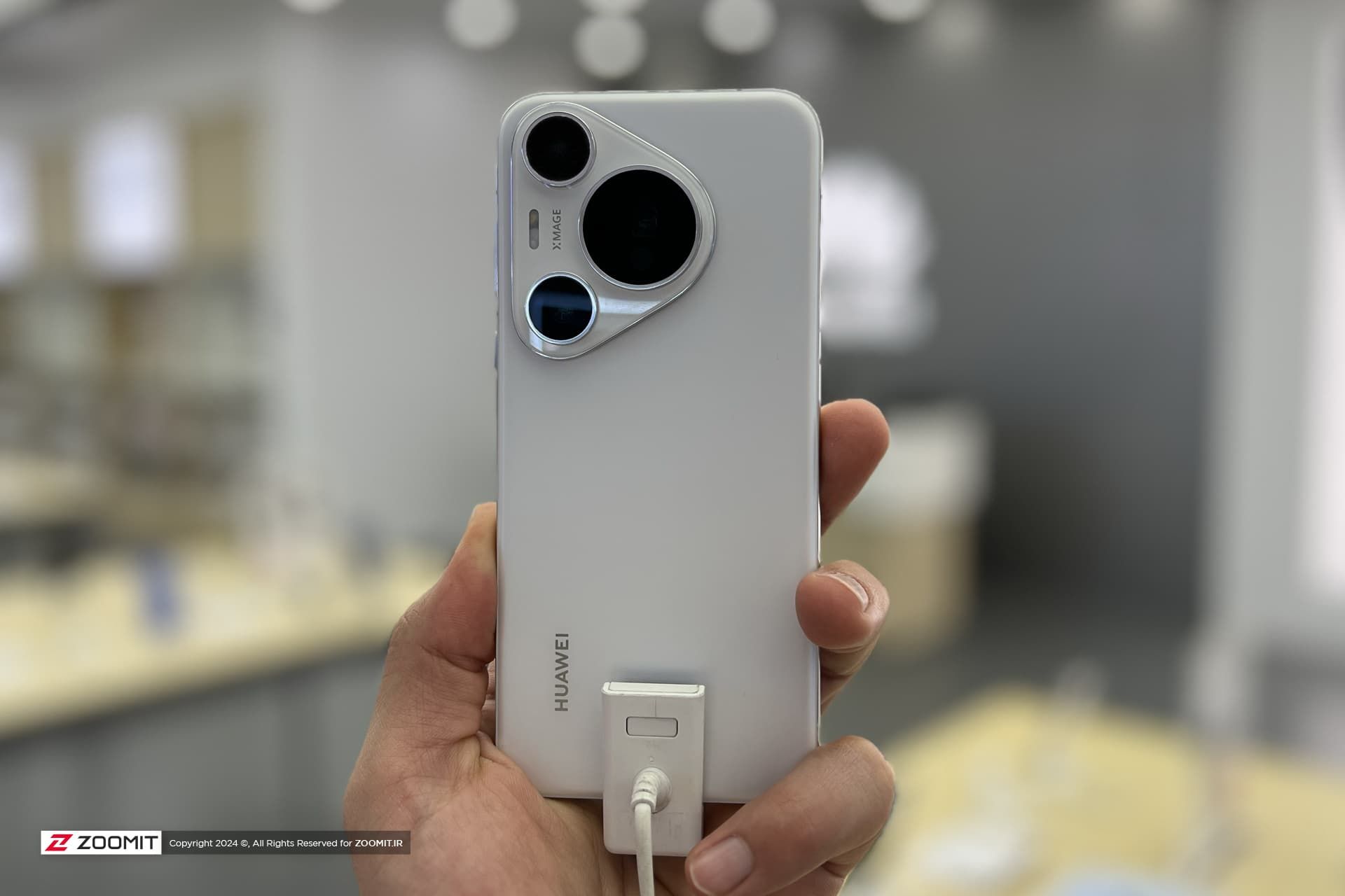 نگاه نزدیک زومیت به پیورا ۷۰؛ گوشی پرچمدار ۲۰۲۴ هواوی_کویر دانش 13 هواوی پیورا ۷۰ پرو پلاس / Huawei Pura 70 Pro Plus از نمای پشت