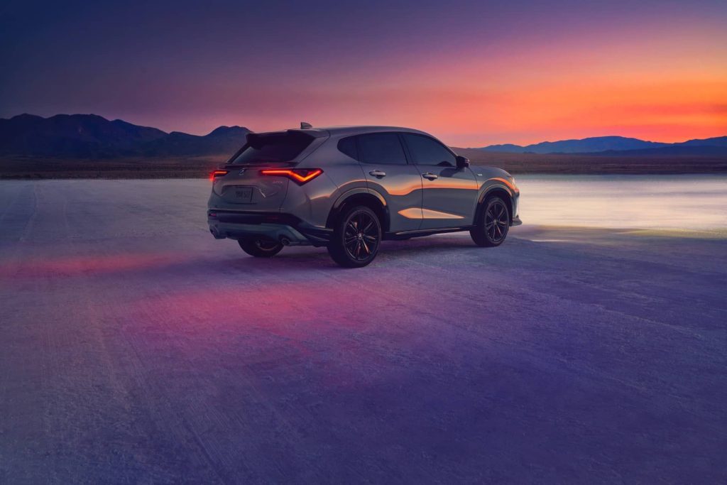 آکورا ADX مدل A-Spec از نمای سه‌رخ پشت