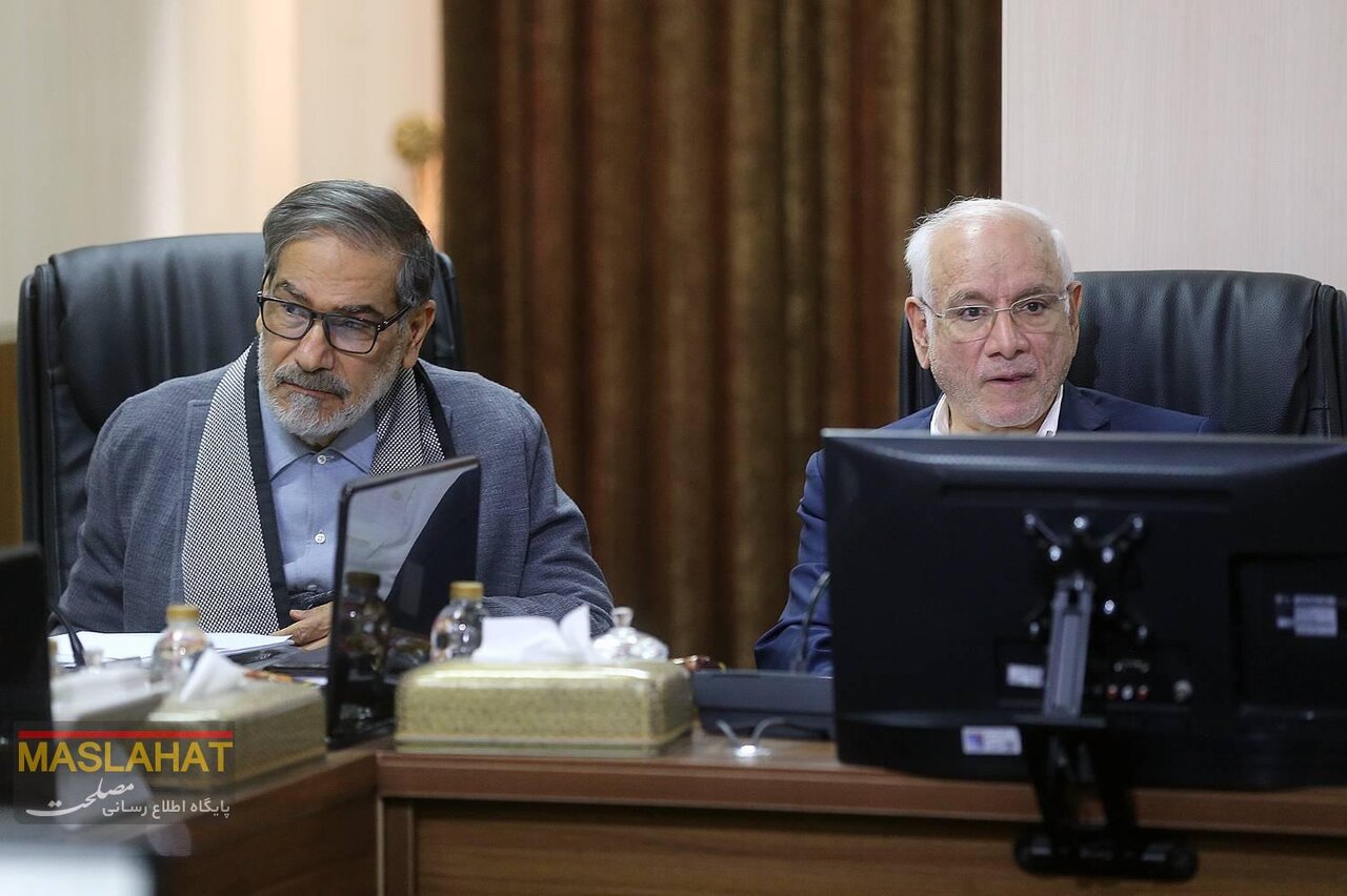 تیپ تازه احمدی نژاد و شمخانی در جلسه بازدید لوایح FATF+ تصاویر_کویر دانش 8 عکسی از تیپ جدید احمدی نژاد و شمخانی در جلسه بررسی لوایح FATF/ لاریجانی و جلیلی غایب بودند؟