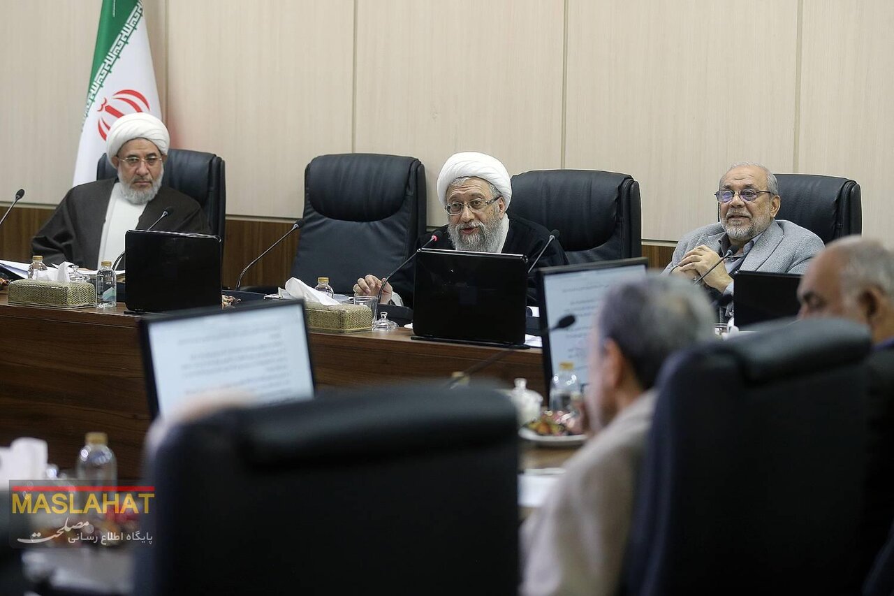 تیپ تازه احمدی نژاد و شمخانی در جلسه بازدید لوایح FATF+ تصاویر_کویر دانش 9 عکسی از تیپ جدید احمدی نژاد و شمخانی در جلسه بررسی لوایح FATF/ لاریجانی و جلیلی غایب بودند؟