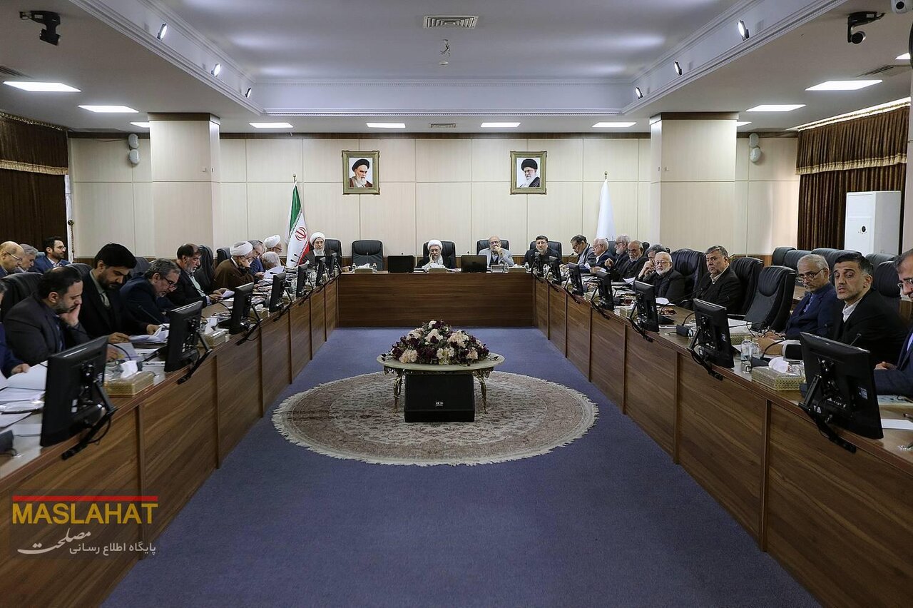 تیپ تازه احمدی نژاد و شمخانی در جلسه بازدید لوایح FATF+ تصاویر_کویر دانش 10 عکسی از تیپ جدید احمدی نژاد و شمخانی در جلسه بررسی لوایح FATF/ لاریجانی و جلیلی غایب بودند؟